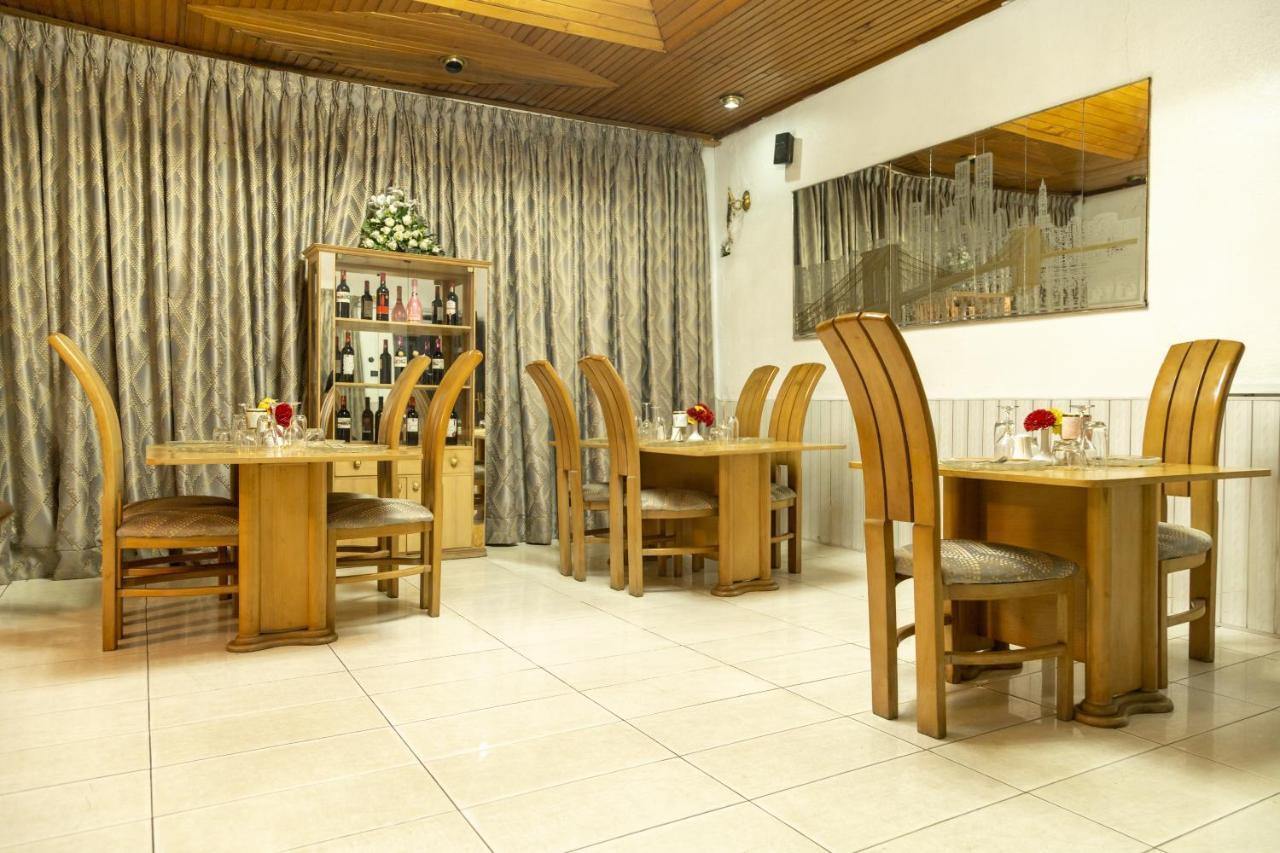 Hill View Hotel West Airport Аккра Екстер'єр фото