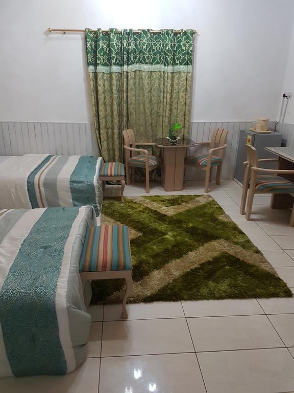 Hill View Hotel West Airport Аккра Екстер'єр фото